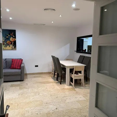 Dentro De Puerto Banus * ماربيا