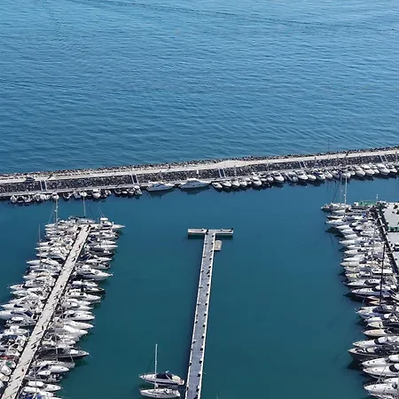 Dentro De Puerto Banus