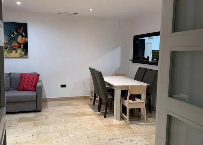 Dentro De Puerto Banus * 마르베야