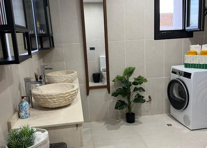 Dentro De Puerto Banus 아파트 *