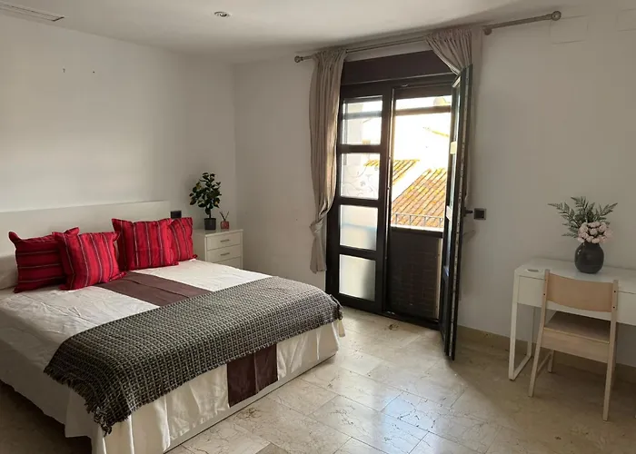 Dentro De Puerto Banus * ماربيا
